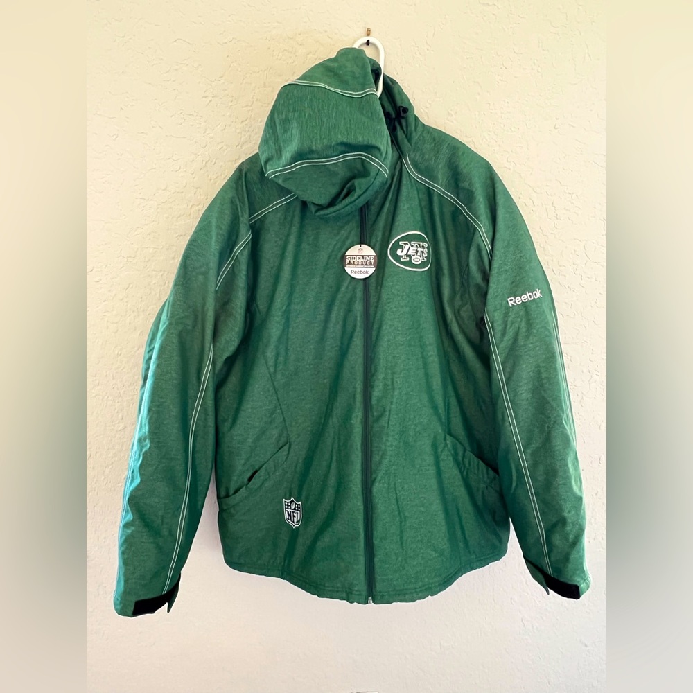 Jets large winter puffy jacket with hood for extra cold weather conditions